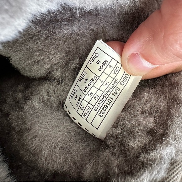 UGG Classic Short Grey Sheepskin Boots Size 9 - Picture 7 of 10